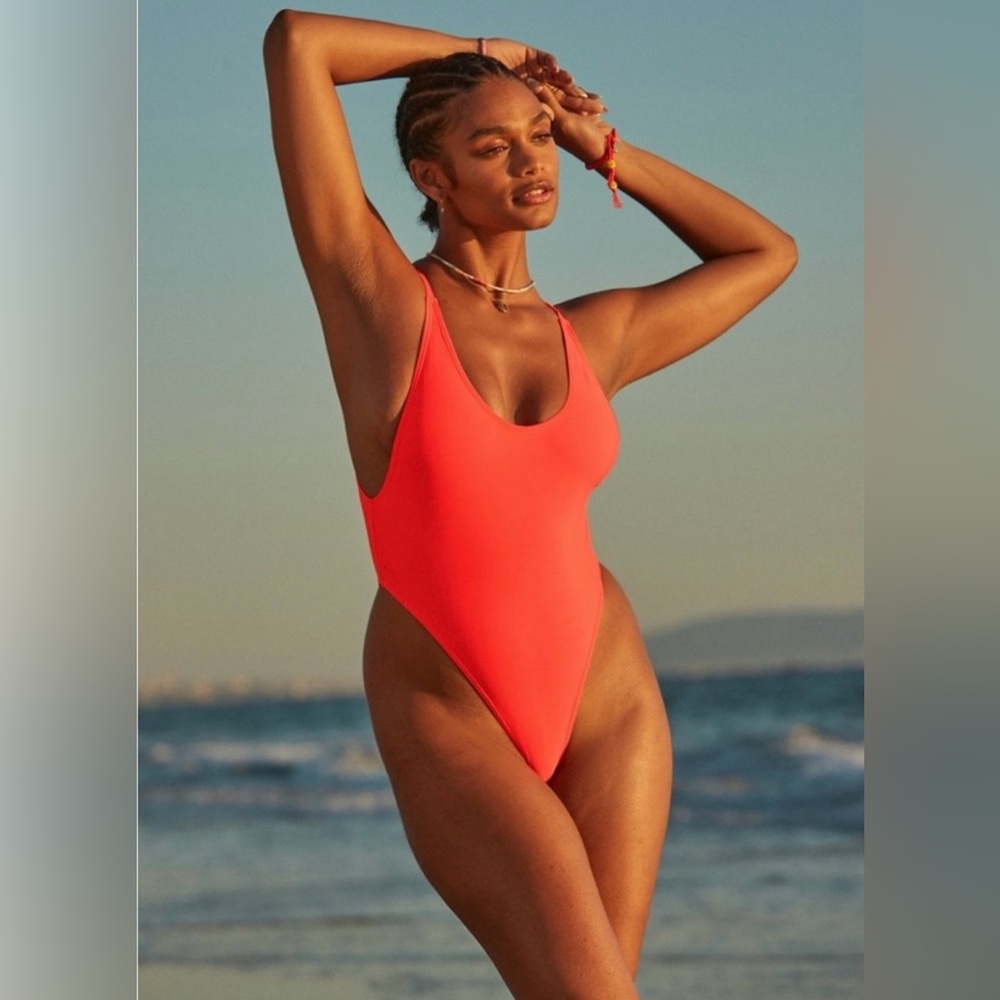 Fabletics NOA ONE PIECE